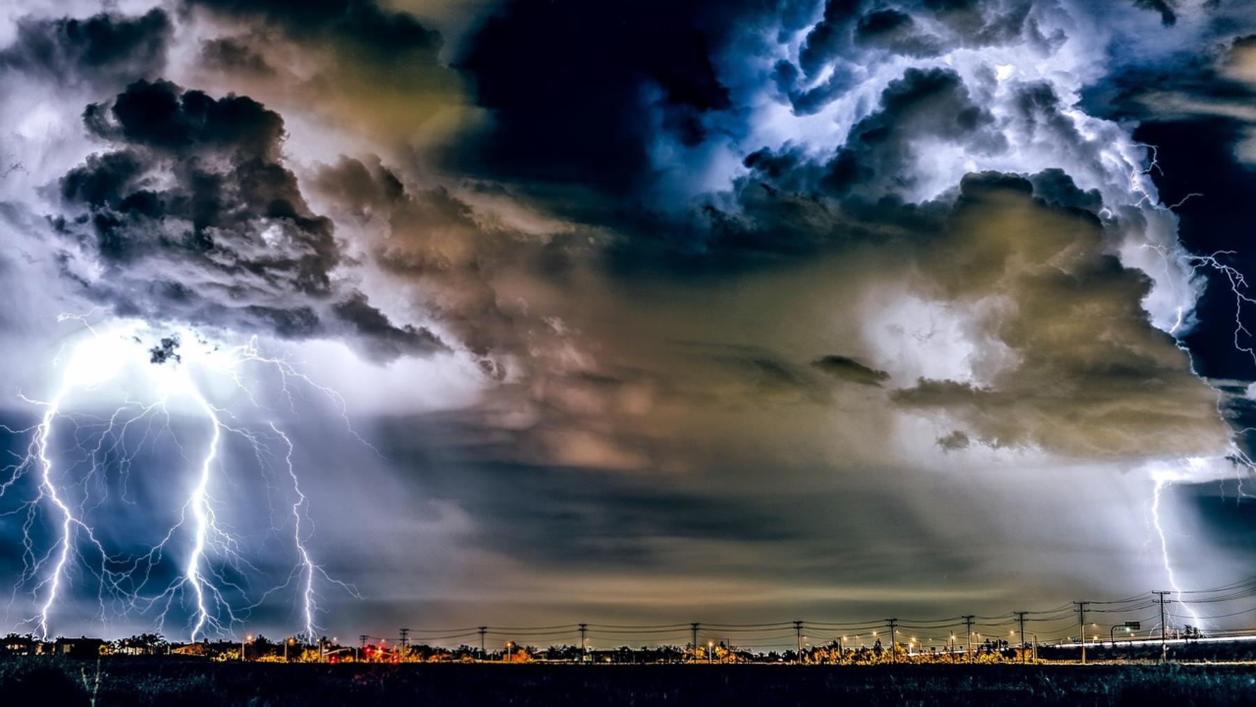 La AEMET alerta a toda España con un comunicado que advierte de un fin de semana de fuertes tormentas peligrosas
