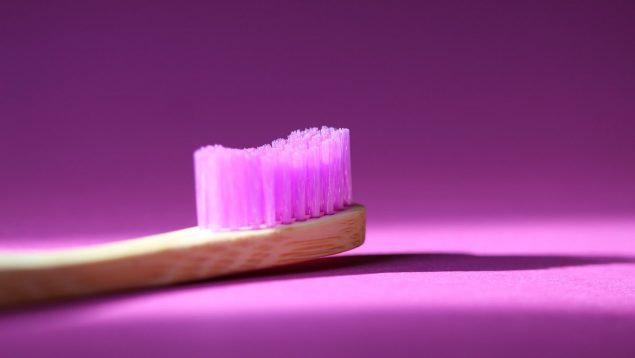 Adiós definitivo a los cepillos de dientes: no volverás a lavártelos nunca más