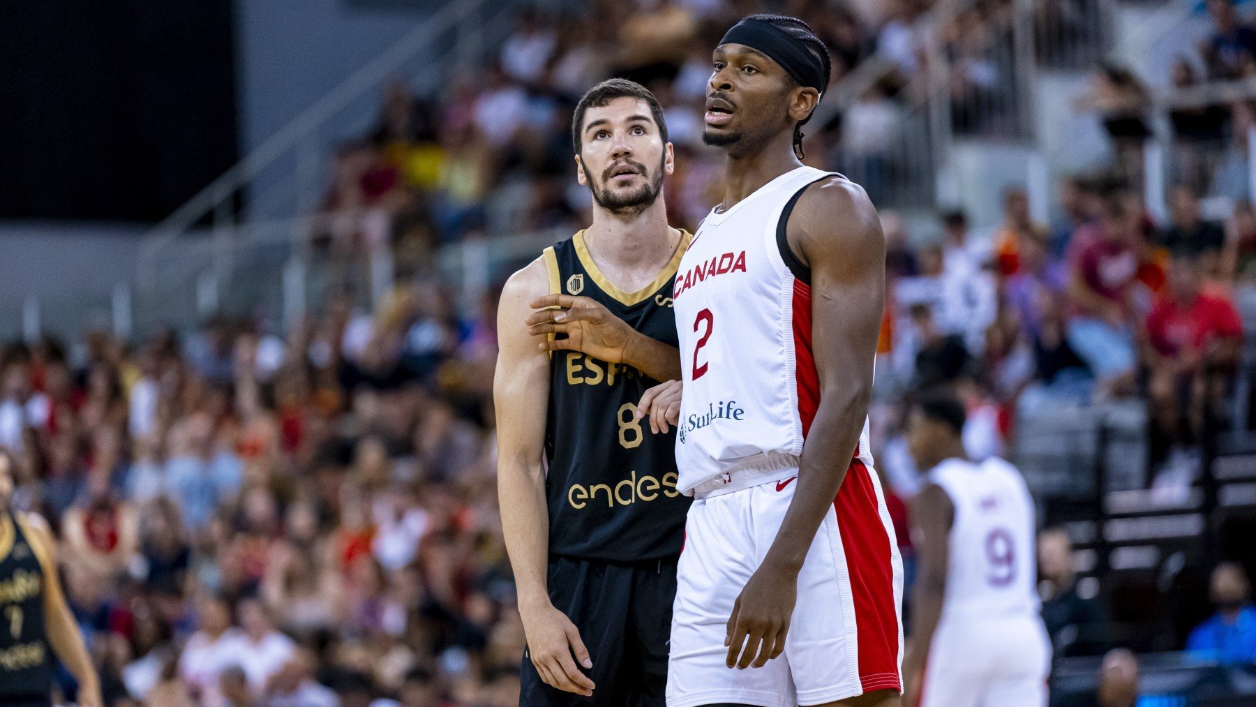 Brizuela y Gilgeous-Alexander, en el último España – Canadá previo al Mundial de Baloncesto 2023. (FEB)