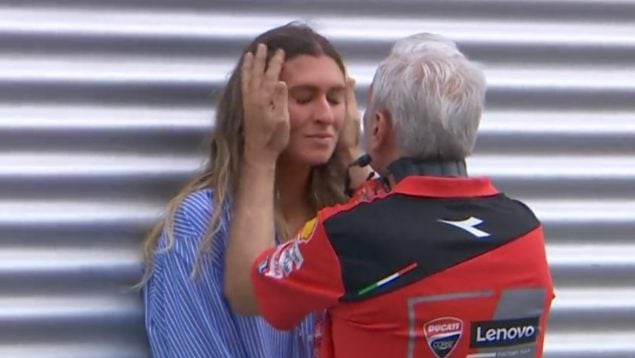 La novia de Bagnaia se quedó en shock y tuvo que ser consolada por el jefe de Ducati