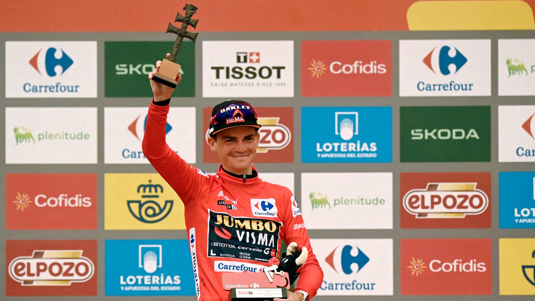 Sepp Kuss, en el podio. (AFP)