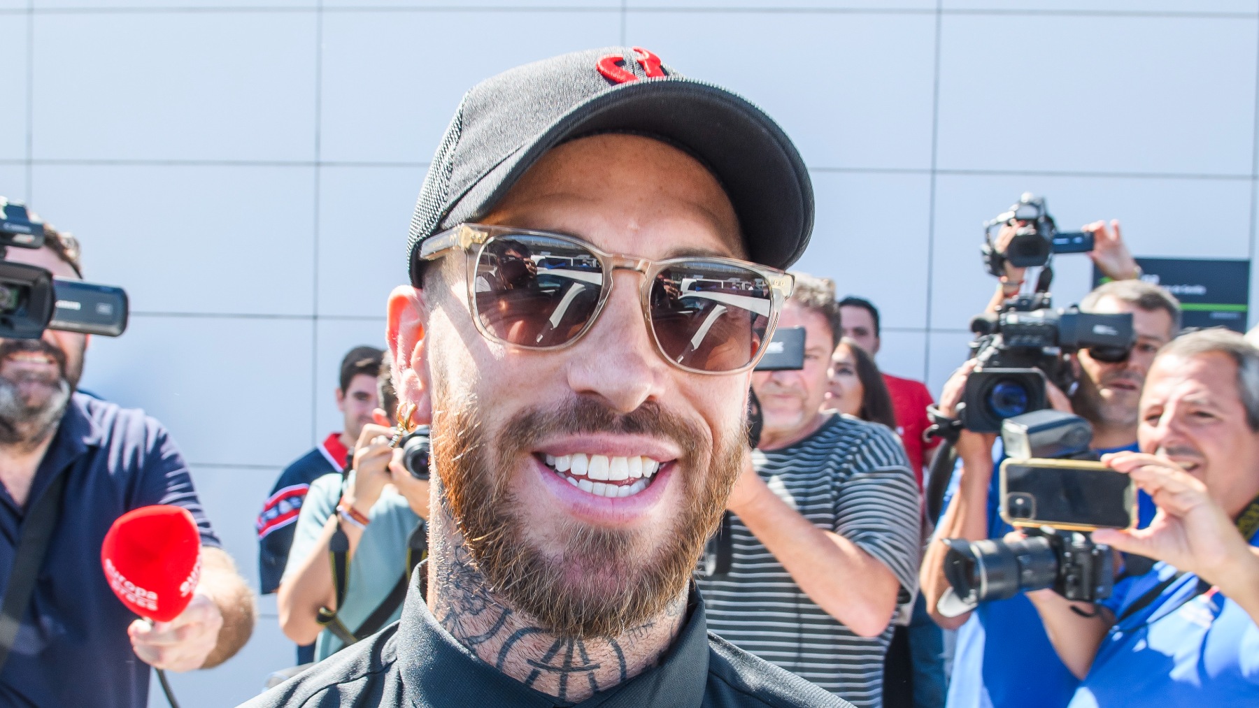 Sergio Ramos llega a Sevilla. (EFE)