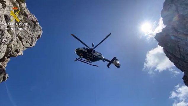 Un helicóptero de la Guardia Civil