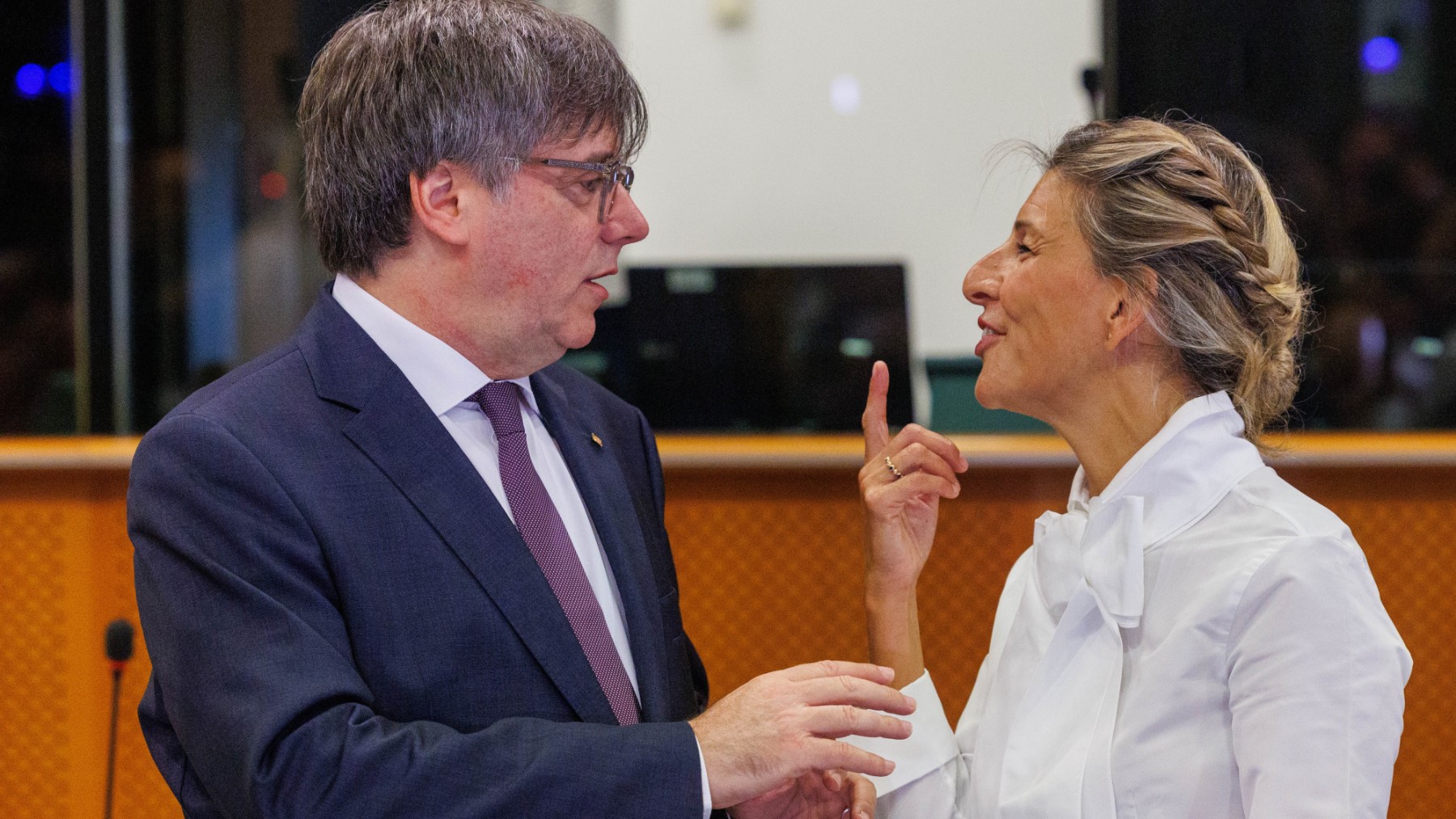 Carles Puigdemont y Yolanda Díaz. (Foto: Efe)