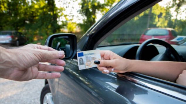 El carnet de conducir eterno. La DGT pone unos requisitos fáciles para poder subirte siempre al coche