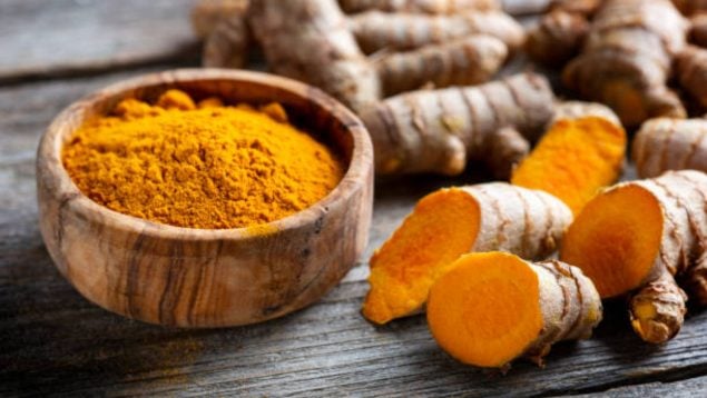 Los beneficios de tomar cúrcuma con naranja en ayunas