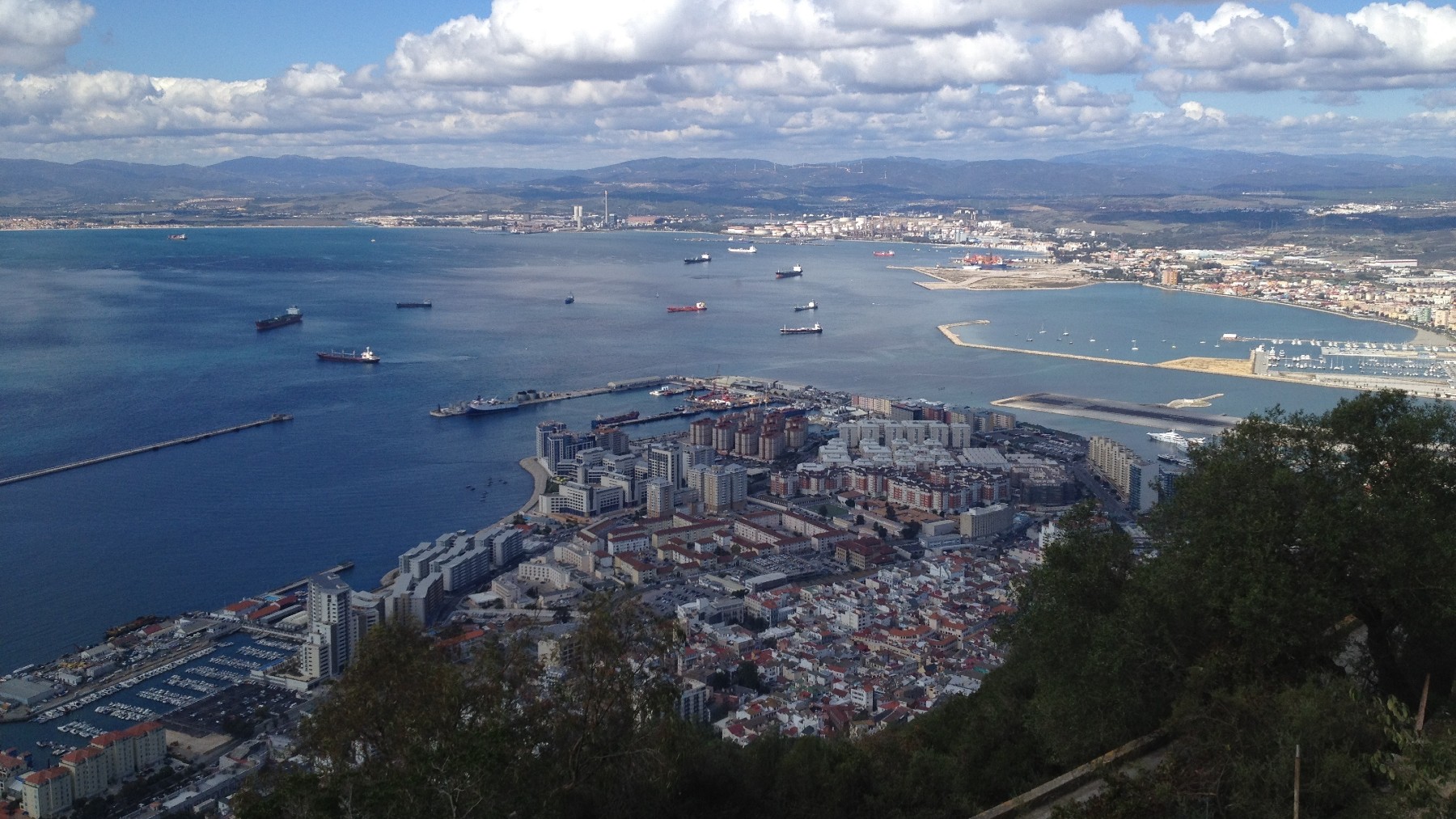Vista de la Bahía de Algeciras desde Gibraltar.