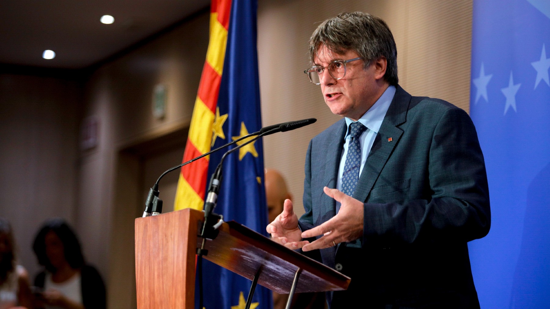 Carles Puigdemont durante la conferencia pronunciada en Bruselas en la que defendió el uso oficial del catalán en la UE. (Foto: Efe)