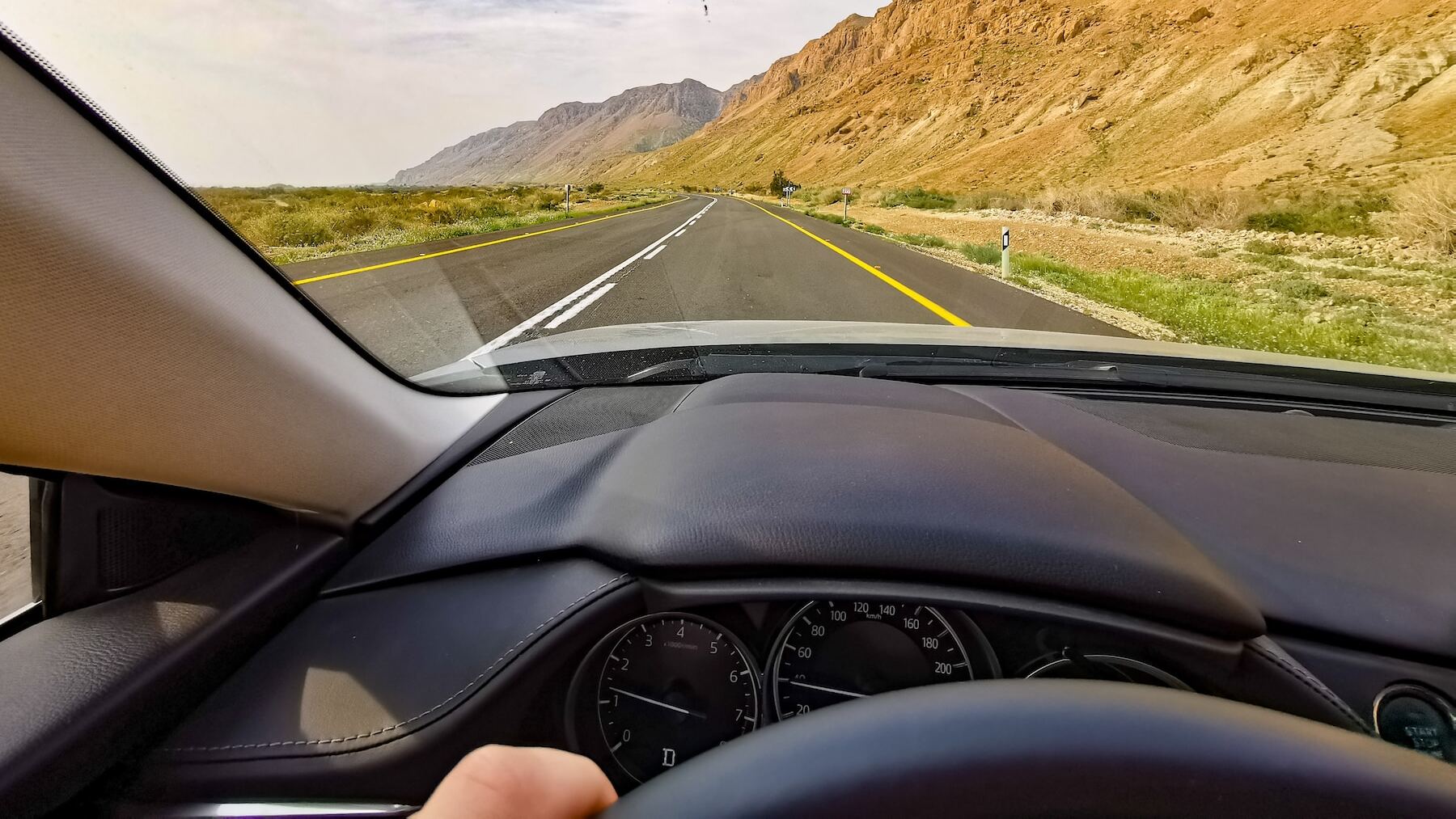 La DGT va a quitar ya la pegatina a estos coches. Puede que te afecte de  forma inminente