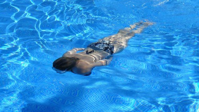 ¡Se acabó el verano!: cómo limpiar la depuradora de la piscina
