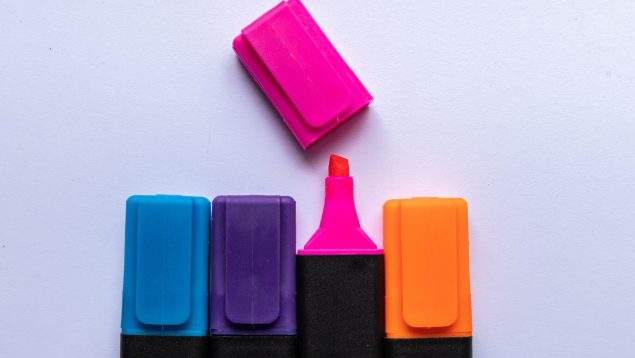 Descubre el increíble truco con el que podrás borrar el subrayador fluorescente de tus apuntes sin dejar rastro