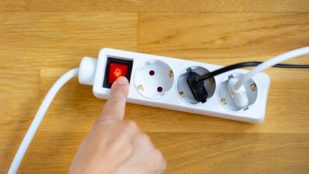 Prohibido enchufar estos electrodomésticos a una regleta. Es peligroso