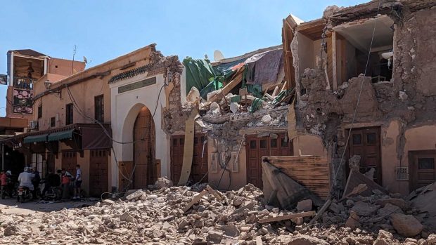 Ascienden a 1.037 los muertos por el terremoto de magnitud 7 en Marruecos