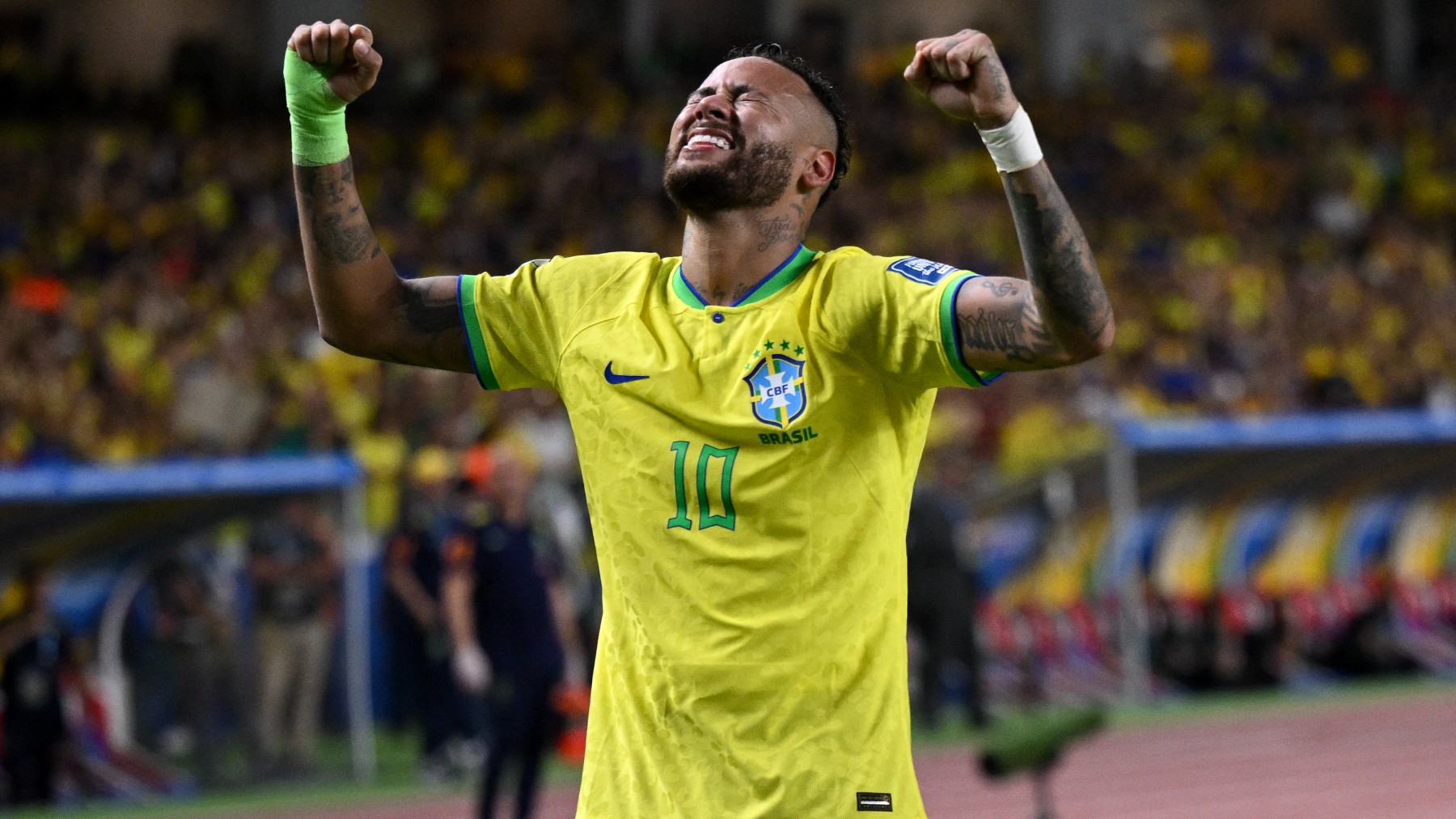 Neymar celebra un gol con Brasil. (AFP)