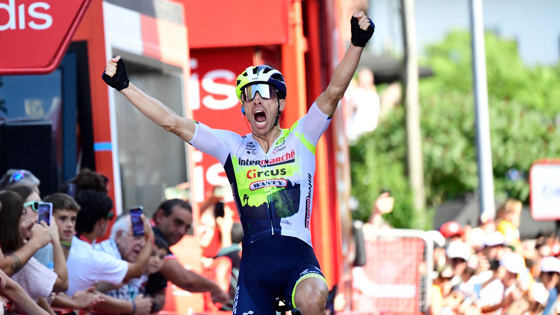 Rui Costa celebra su victoria en la Vuelta. (AFP)