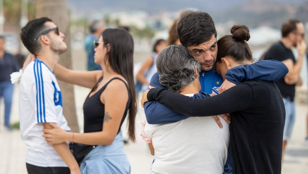 La familia de los paddle surfistas desaparecidos en Málaga presiona al Gobierno: «20 días no es nada»