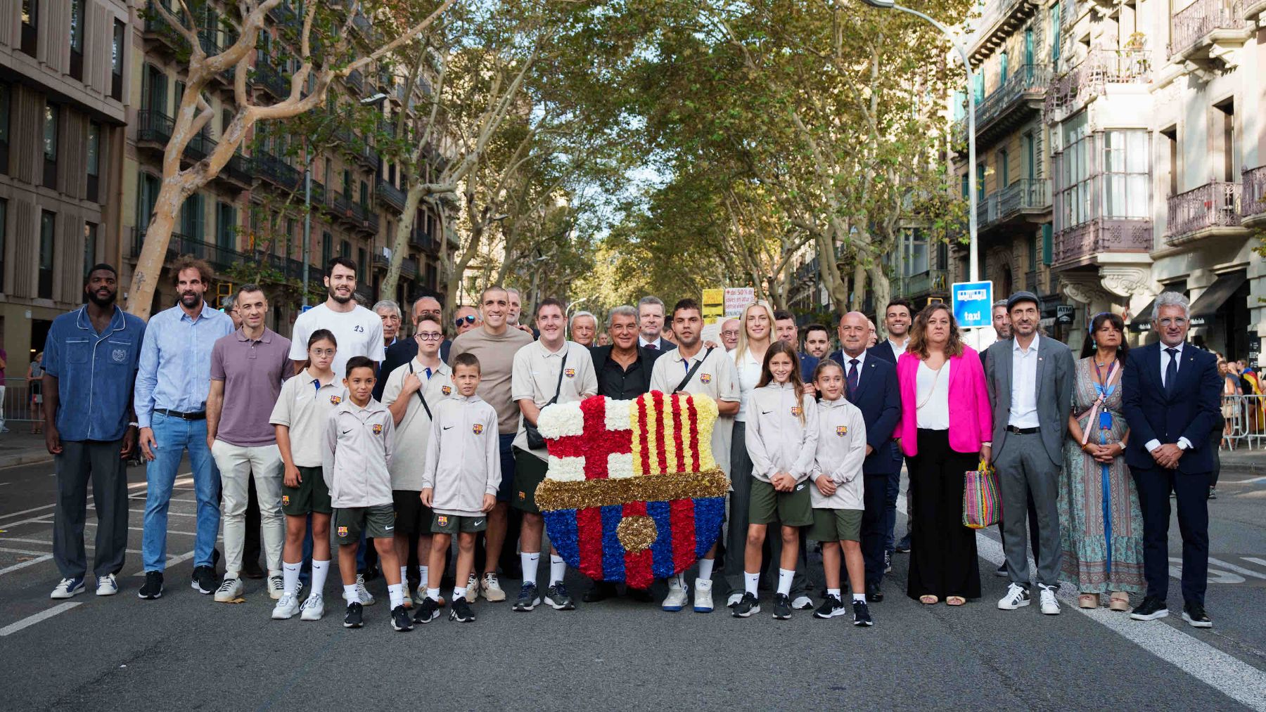Laporta saca pecho en la Diada: «El Barça siempre defenderá los derechos y libertades de Cataluña»(fcbarcelona.cat)