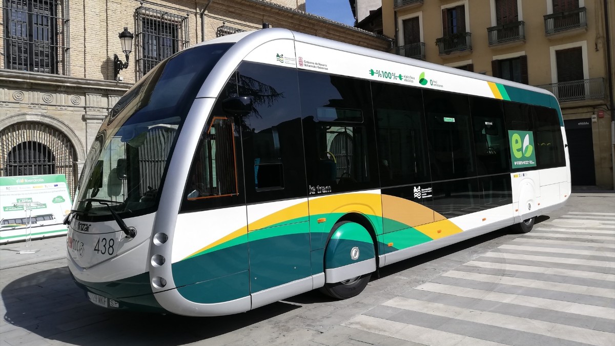 Iberdrola ha ejecutado el proyecto de electrificación de las cocheras de TCC dotándolas de la infraestructura necesaria para realizar la carga de estos autobuses