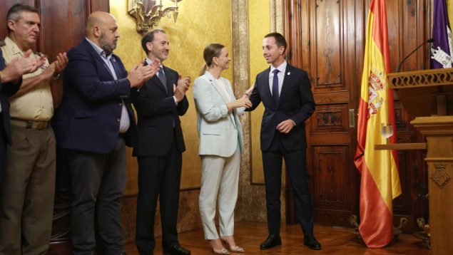 El presidente del Consell junto con Marga Prohens y el presidente del Parlament, Gabriel Le Senne