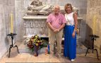 Ex cargos de UM, Miquel Àngel Borrás y Cristina Cerdó, en la ofrenda floral al Rei en Jaume en la Diada de Mallorca