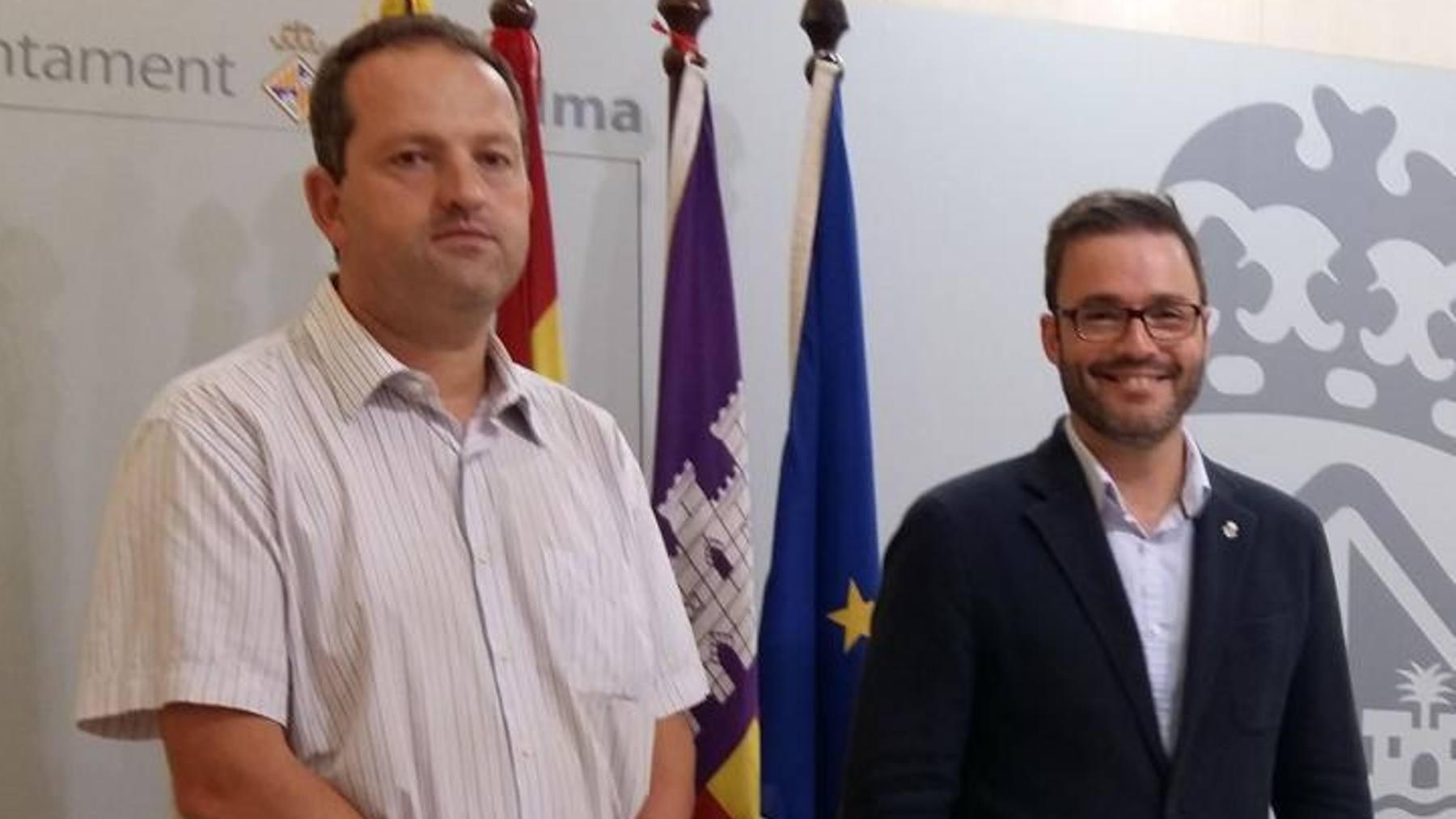 El ex gerente de la EMT de Palma, Mateu Marcús, con el ex alcalde socialista, José Hila.