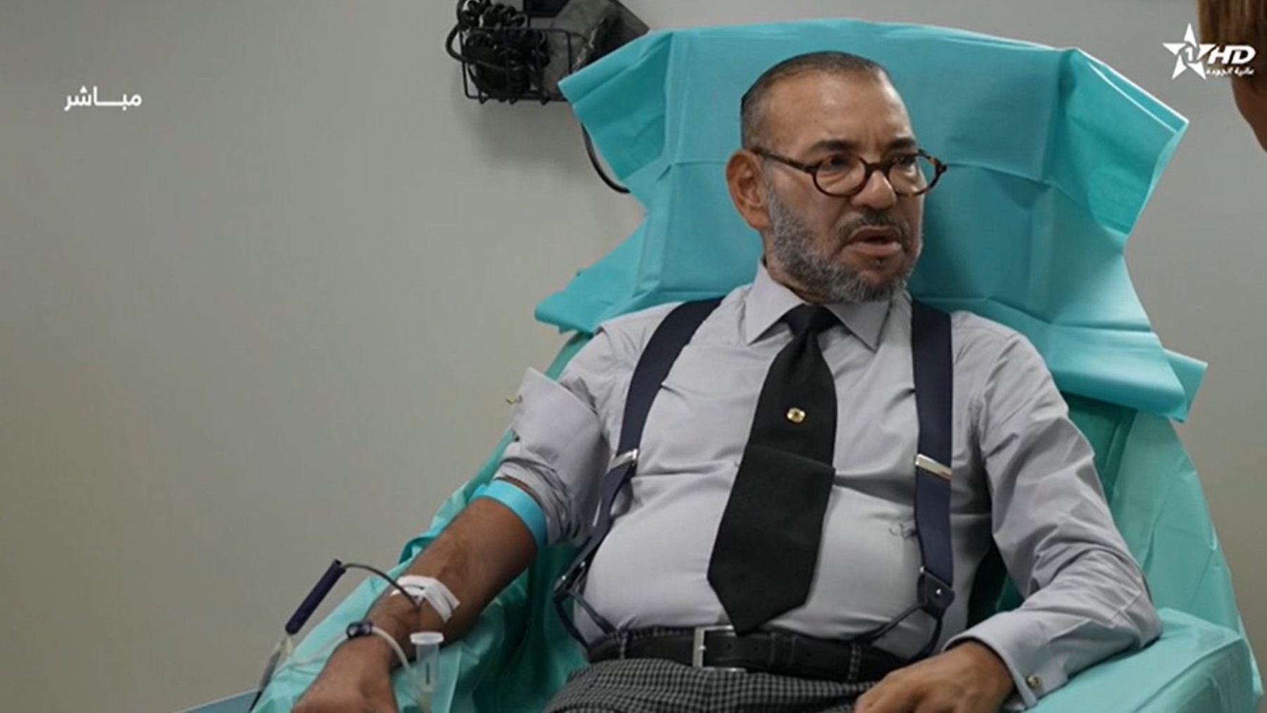 Mohamed VI dona sangre en el hospital para víctimas del terremoto.