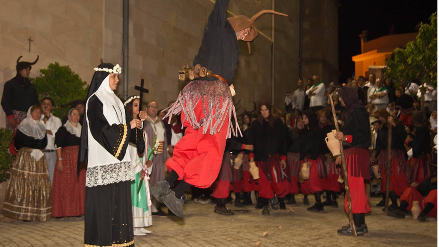 Agrupación de ‘dimonis’ en las fiestas de la Beata de Santa Margalida.