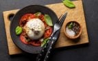 Si estás cansado de las ensaladas de siempre guárdate ésta receta con calabacín, burrata y tomates secos que parece sacada de un restaurante con Estrella Michelin