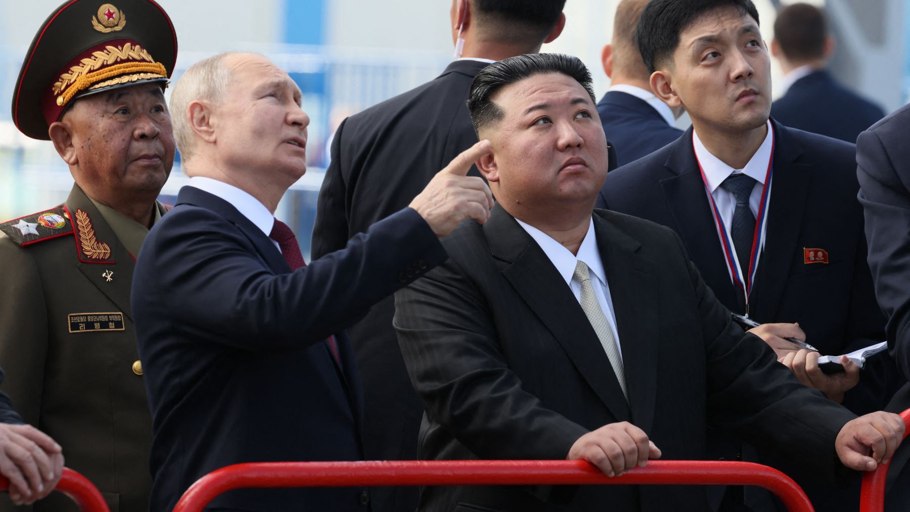 Putin y Kim Jong Un en el cosmódromo de Vostochny. (AFP)
