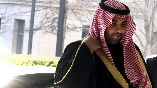 El ministro de Defensa de Arabia Saudí, Khalid Bin Salman, en una visita a Estados Unidos (Foto: AFP).