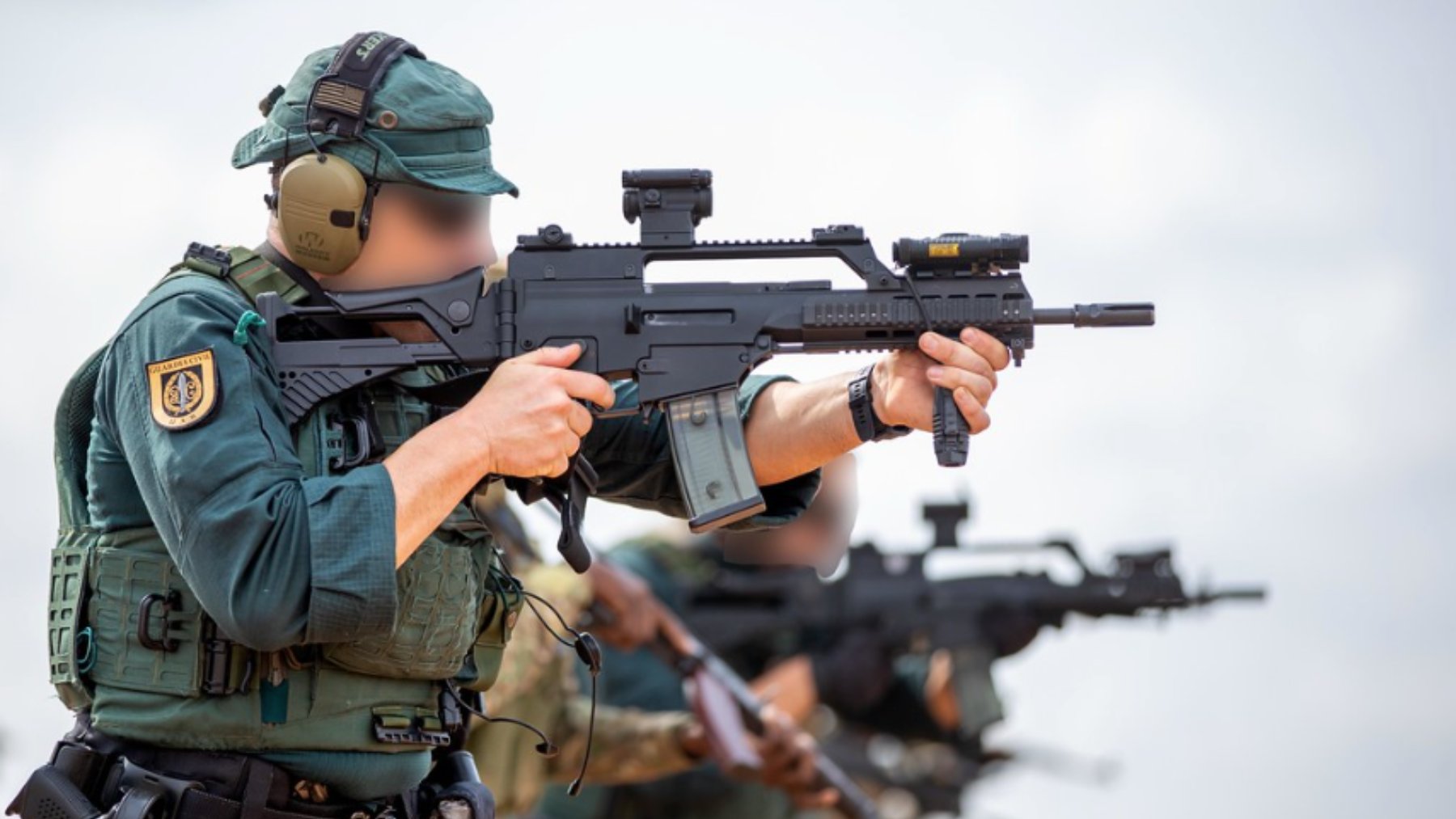 Agentes UAR de la Guardia Civil en un ejercicio de tiro.