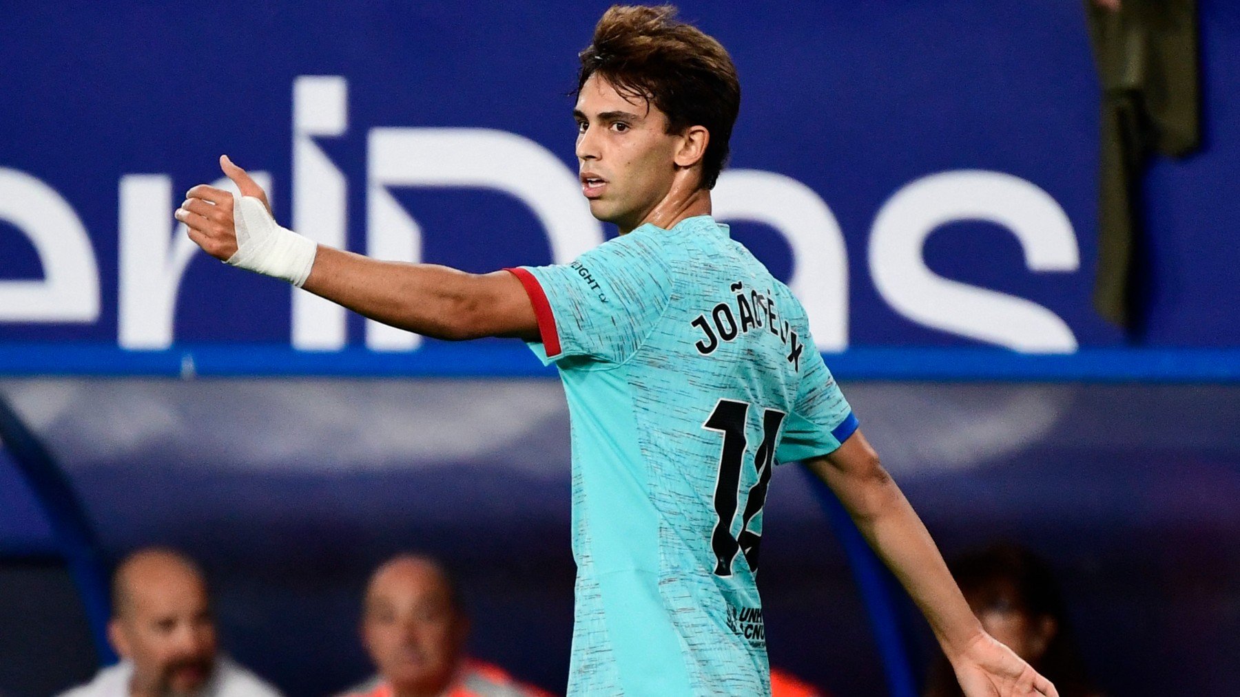 Joao Félix en su debut con el Barcelona ante Osasuna. (AFP)