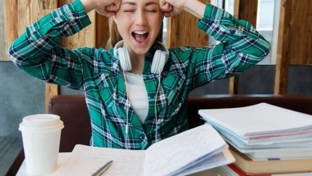 Lazy girl job: los jóvenes quieren trabajar menos y evitar el estrés