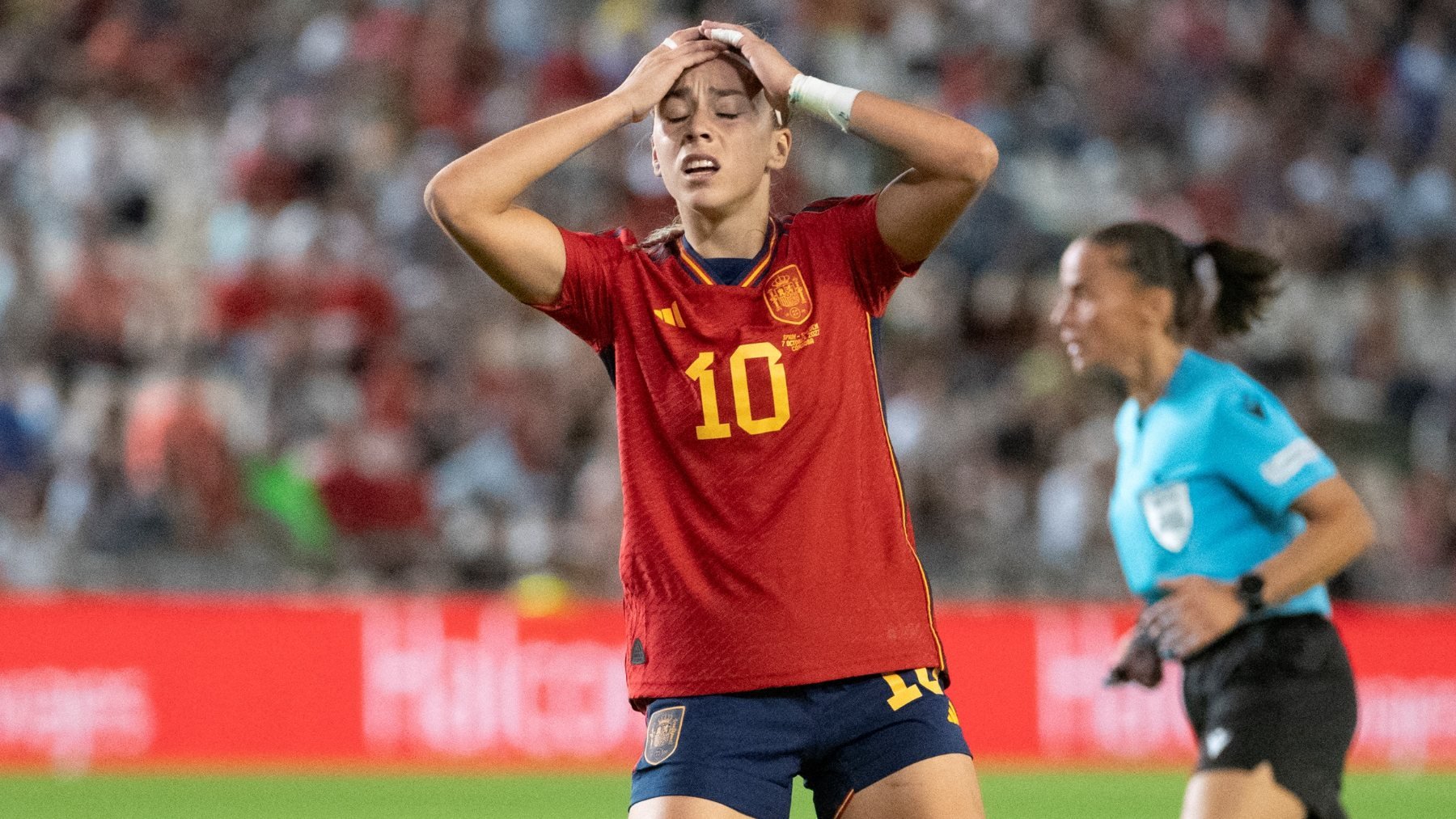 Athenea del Castillo se lamenta durante un partido con la selección española en el Mundial. (AFP)