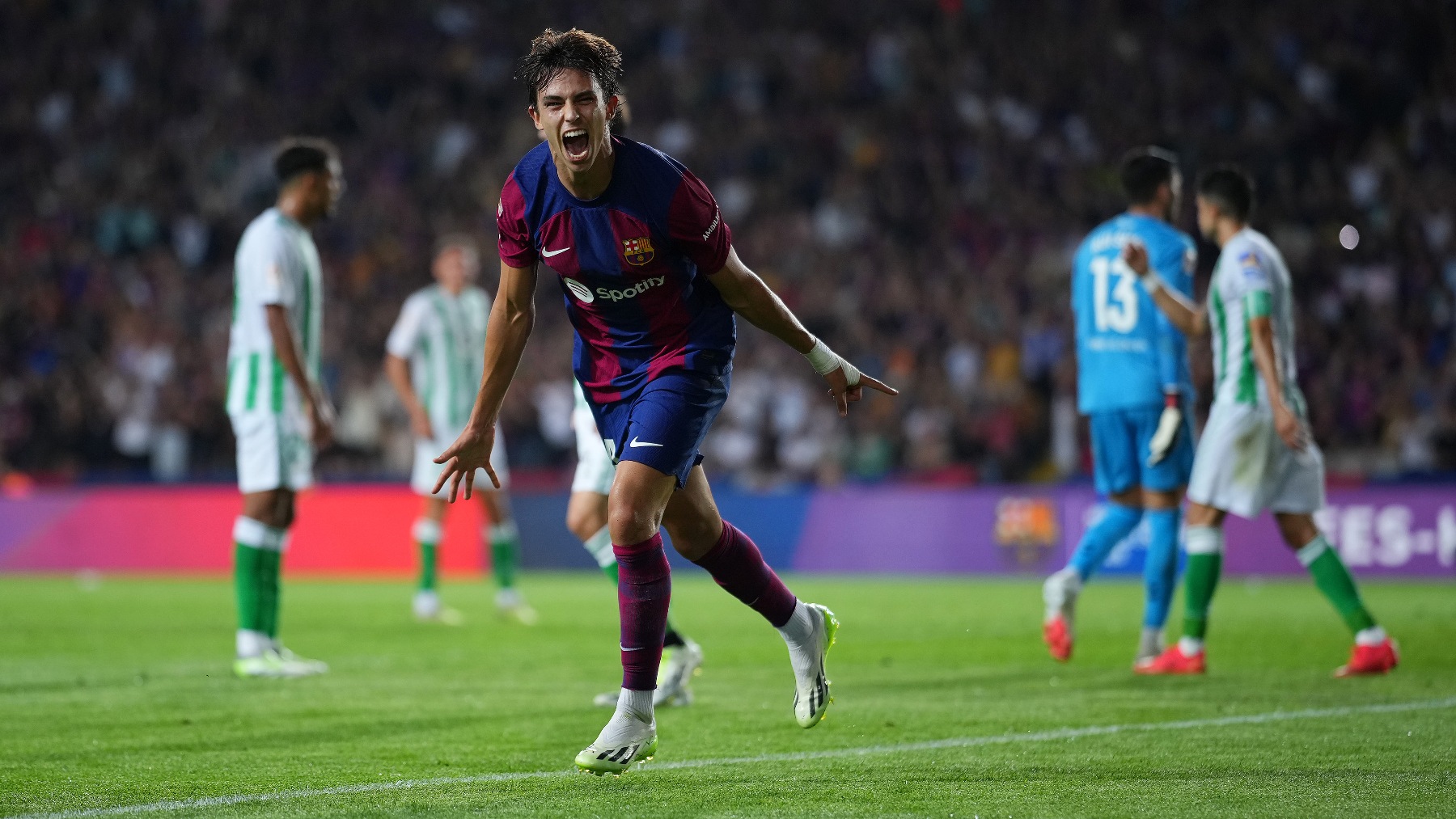 Joao Félix celebra su primer gol con el Barcelona. (Getty)