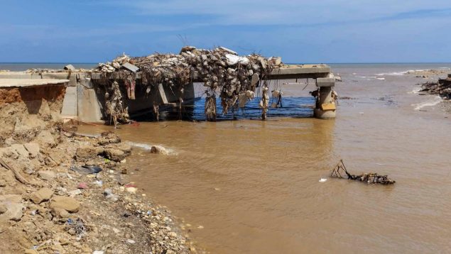 Aumentan a 11.300 los muertos por las inundaciones de Libia entre guerra de cifras