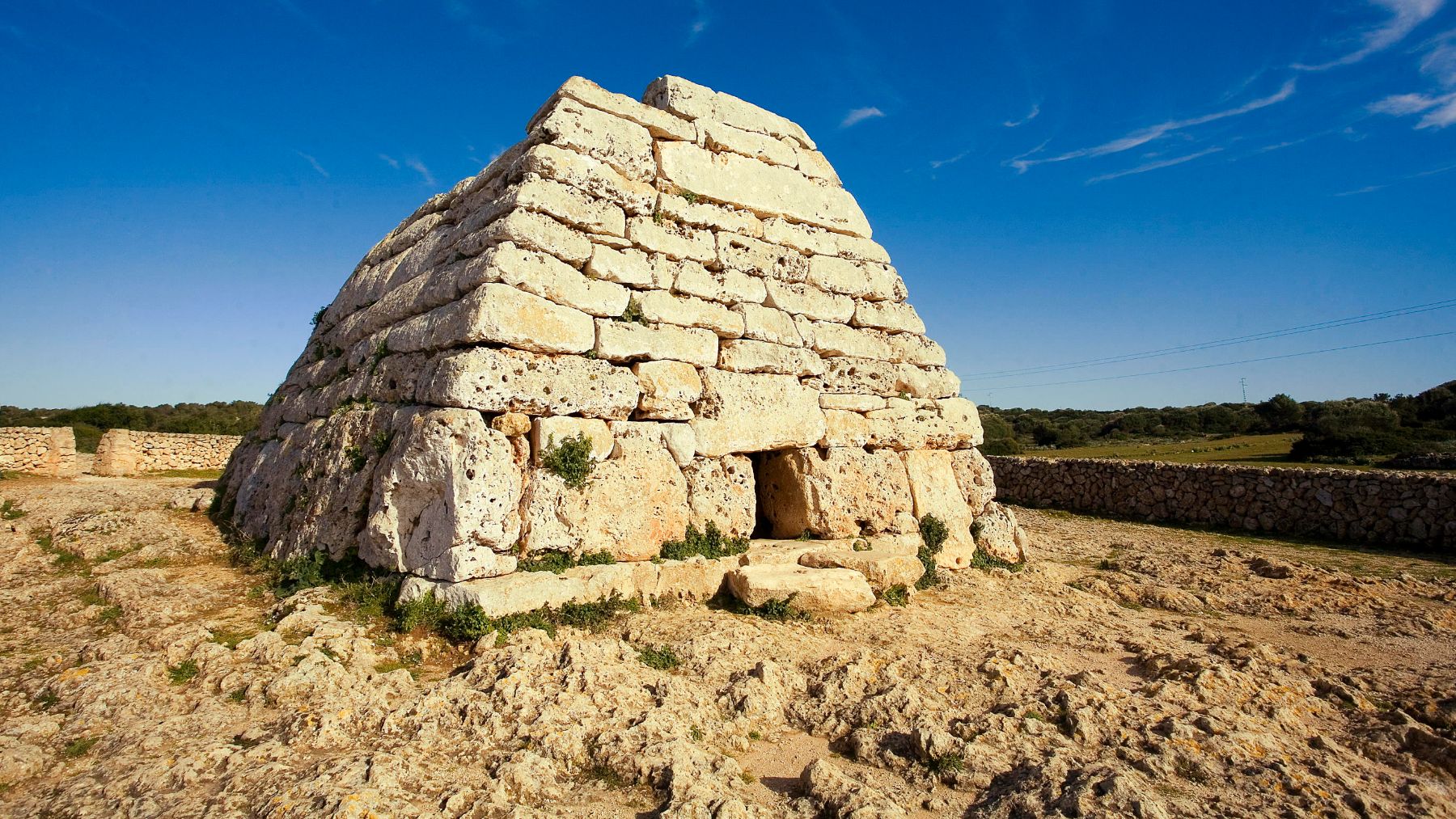 La Naveta des Tudons, uno de los monumentos talayóticos de Menorca.