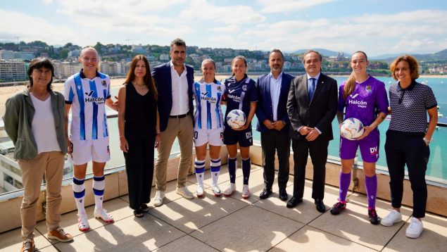 Acuerdo de gestión y patrocinio entre BCD Sports y Halcón Viajes con la Real Sociedad de Fútbol.