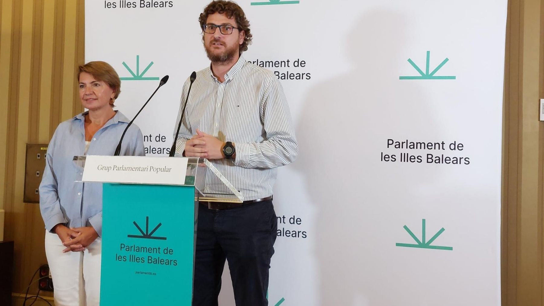 Los portavoces del PP en el Parlament balear, Marga Durán y Sebastià Sagreras.