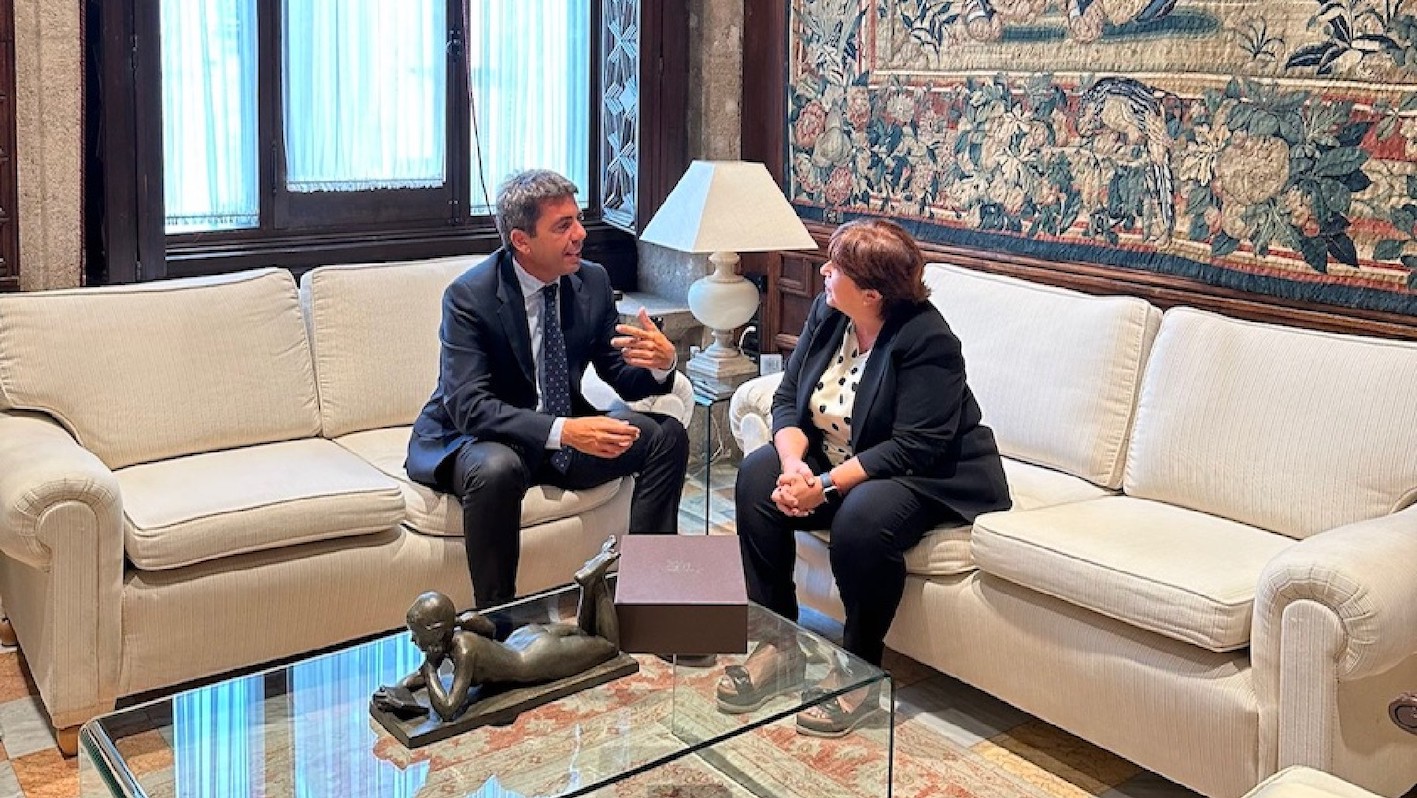 Carlos Mazón, este lunes, con la presidenta de la Academia Valenciana de la Lengua Verónica Cantó.