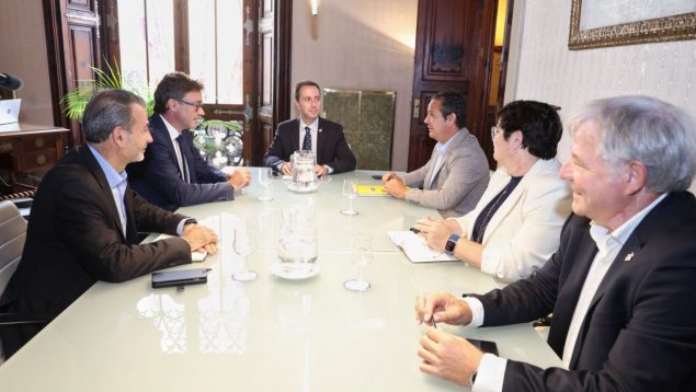 Imagen de la reunión entre el presidente del Consell, Llorenç Galmés, y el vicepresidente del Govern, Antoni Costa.