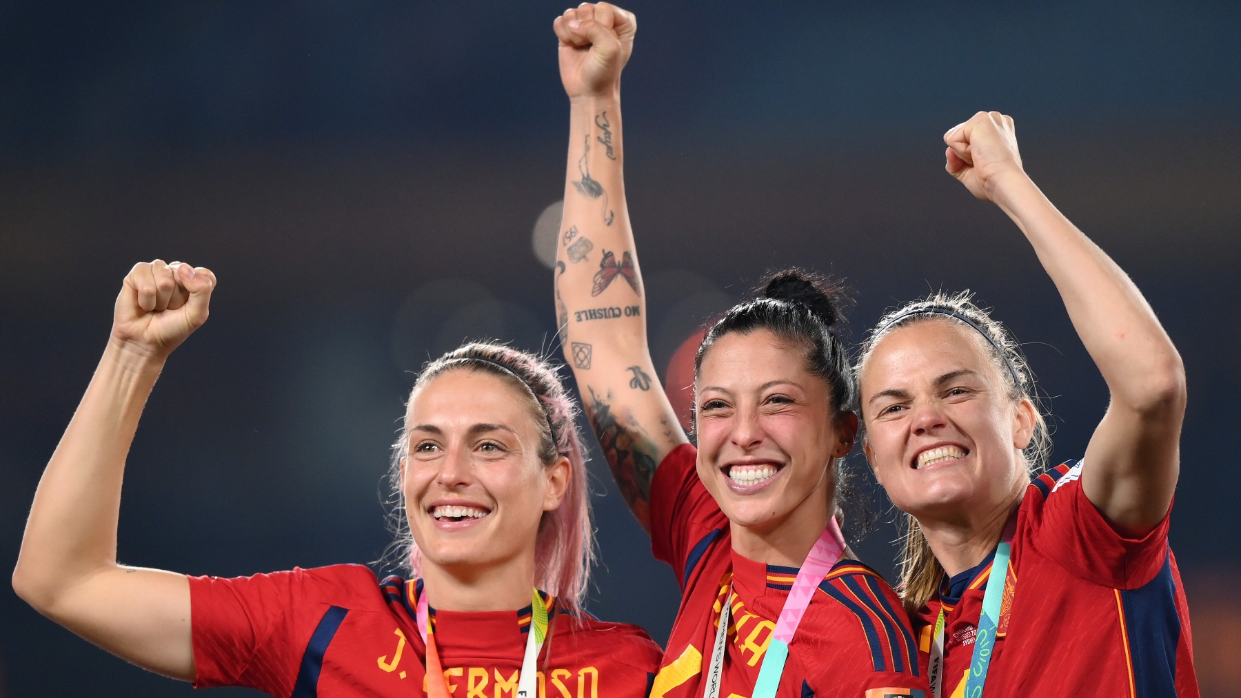 Irene Paredes, Jenni Hermoso y Alexia Putellas celebran el Mundial obtenido en Australia (Getty)