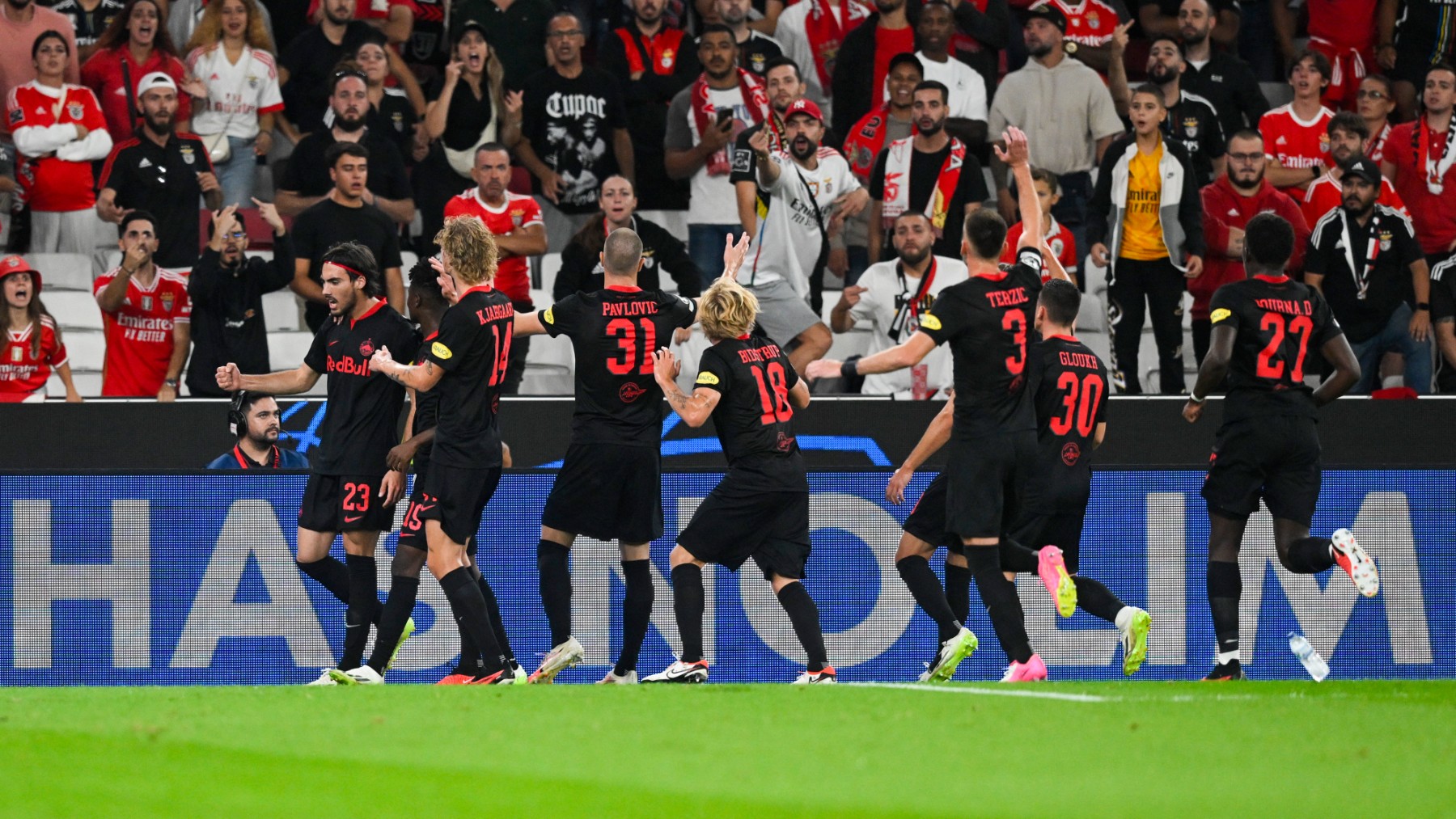 El Salzburgo gana al Benfica en la Champions. (AFP)