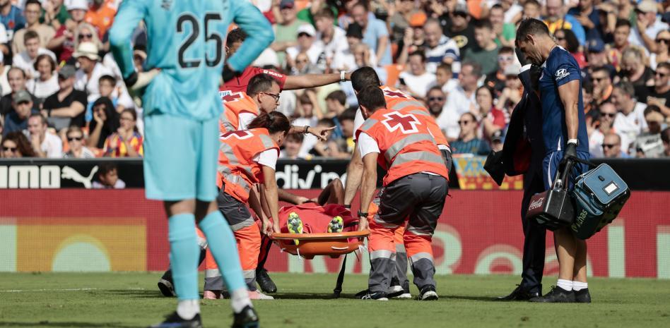 Lemar, tras caer lesionado en Valencia