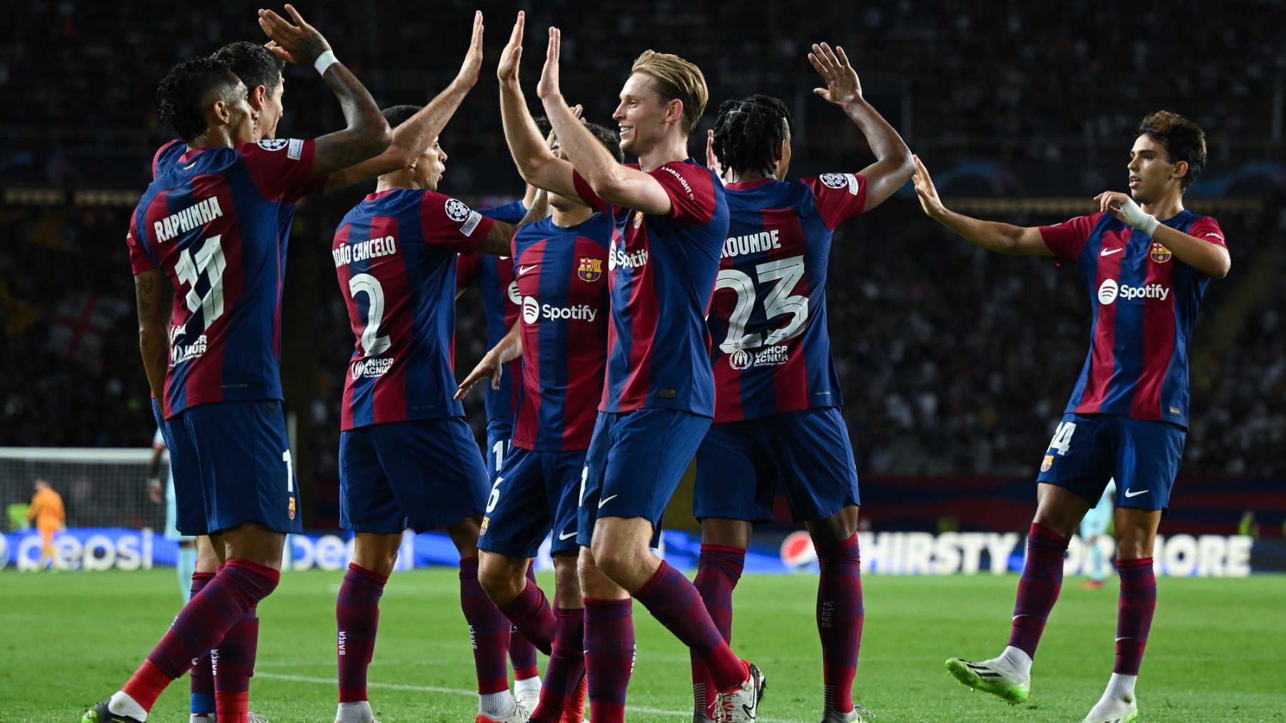 Los jugadores del Barcelona celebran un gol en la Champions League. (Getty)
