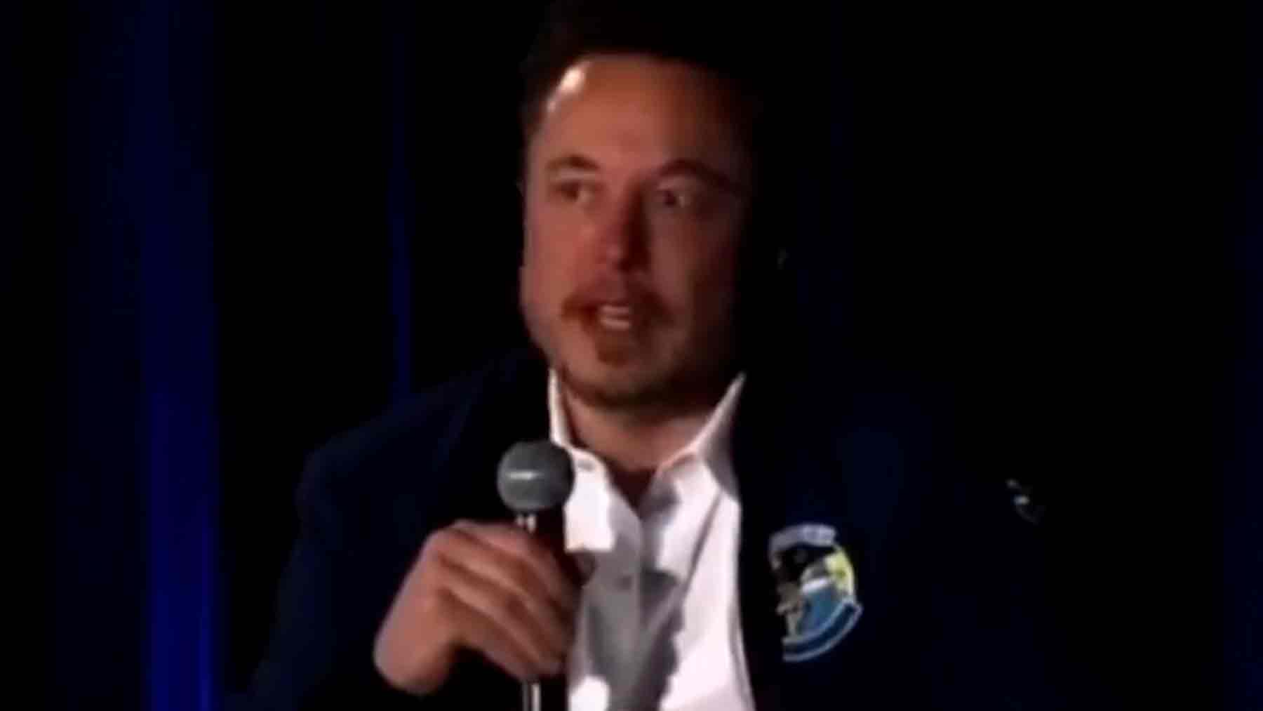 Elon Musk durante una charla con el presidente de Israel