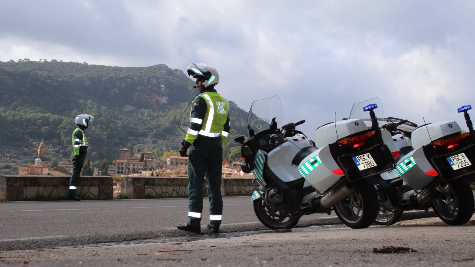 Motoristas de la Guardia Civil en Mallorca