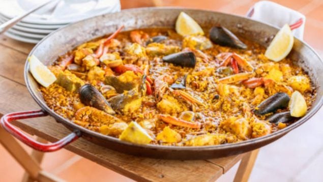 ¿Por qué es típico comer paella los jueves?