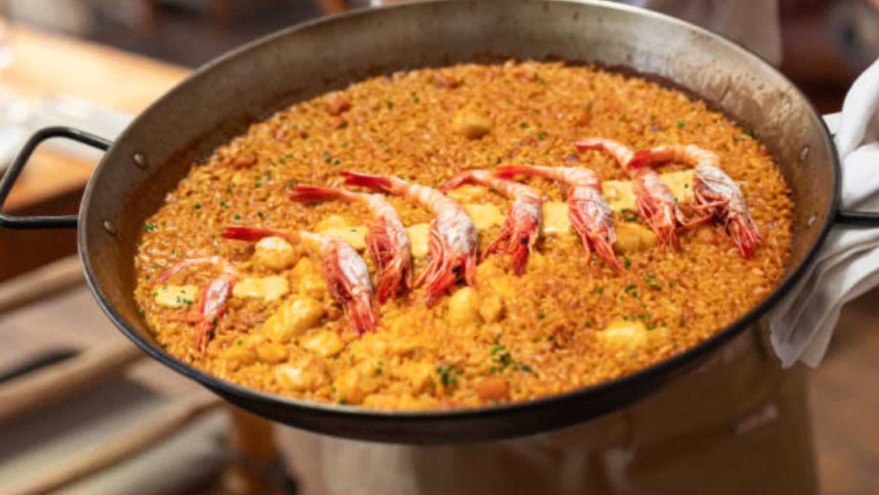 Adiós a la paella tal y como la conocías: su ingrediente estrella va a desaparecer