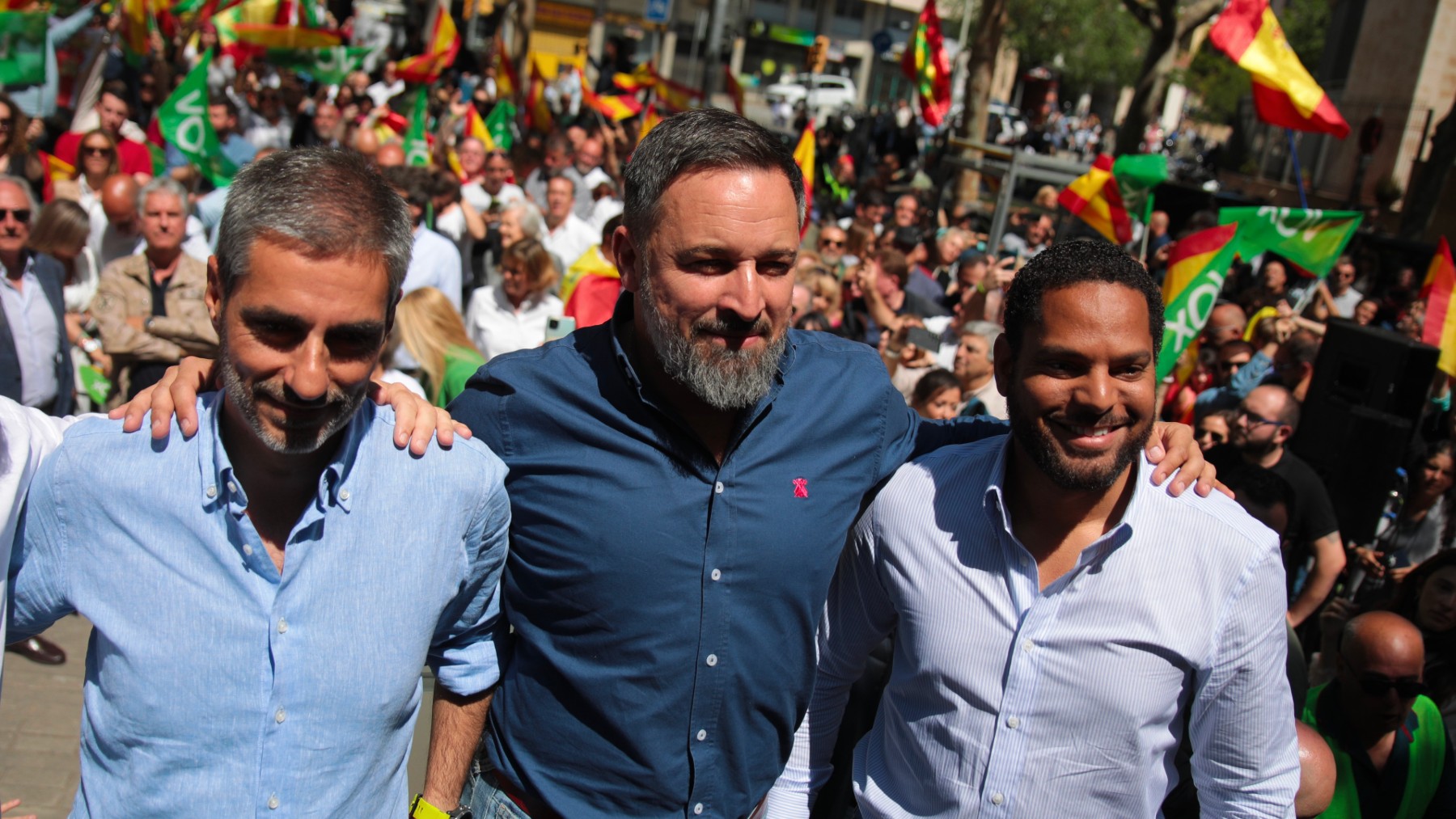 Gonzalo de Oro, Santiago Abascal e Ignacio Garriga. (Foto: EP)
